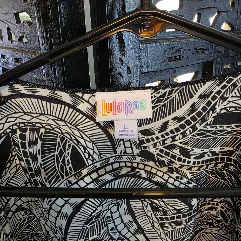 Lularoe L kimono style beauty